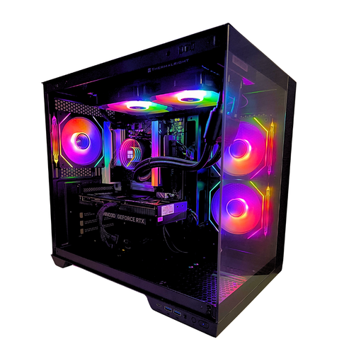 Primo piano dei componenti interni dello ZENDIA ALTAIR: scheda video Nvidia RTX 5060 8GB e sistema di raffreddamento a liquido da 240mm installato