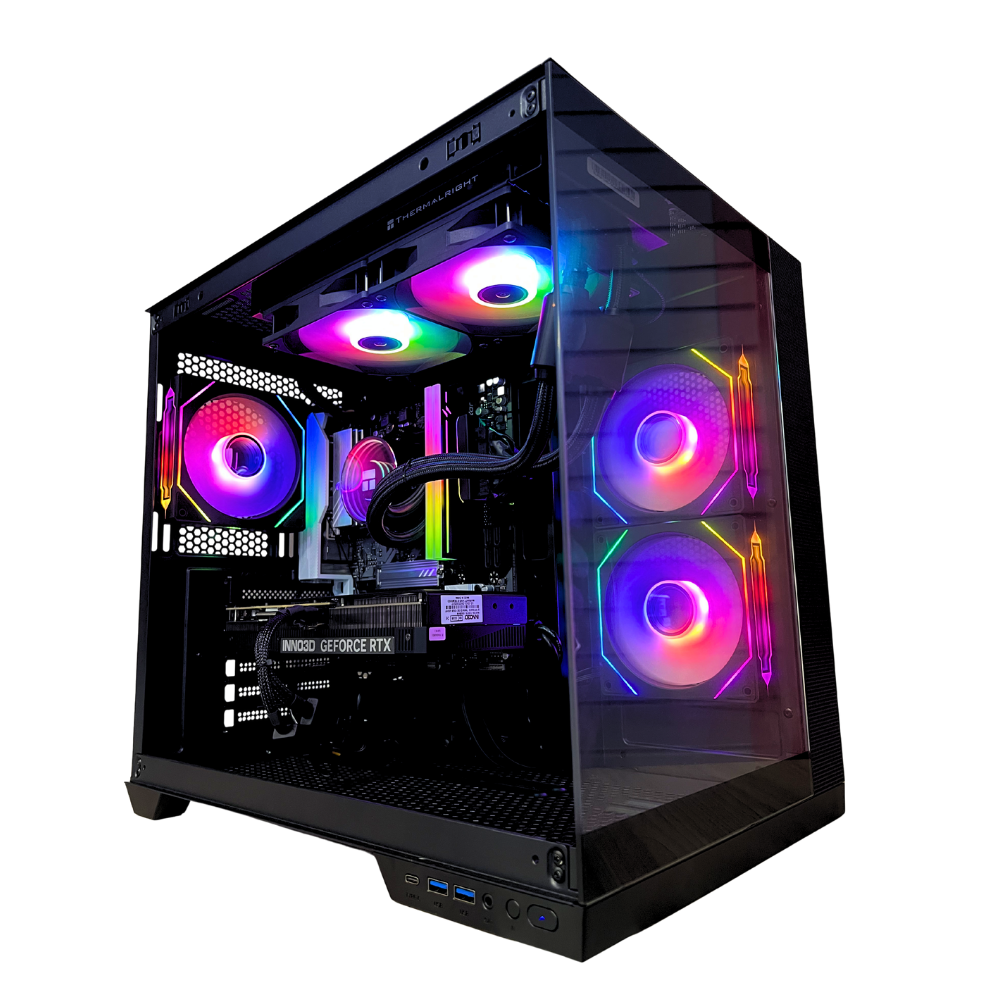 Foto reale del PC Gaming ZENDIA ALTAIR assemblato e acceso, dettaglio illuminazione RGB, case con vetro temperato e dissipatore a liquido 240mm a vista.