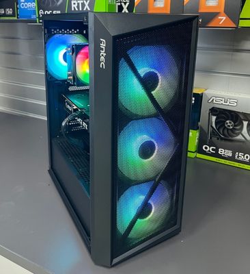 Dettaglio del case di un PC custom Zendia con struttura premium e finiture curate
