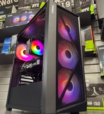 PC assemblato Zendia con dissipatore a liquido e illuminazione ARGB personalizzata